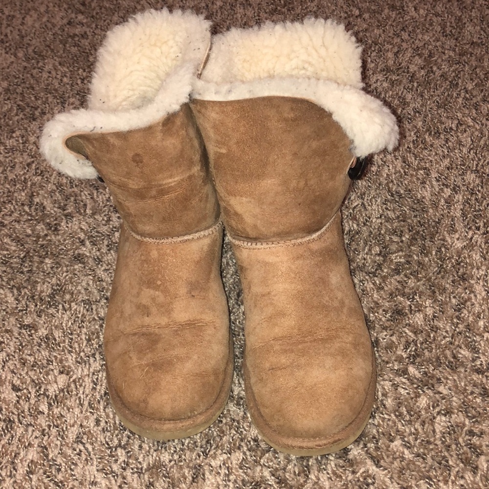 Brown ugg shirt boots